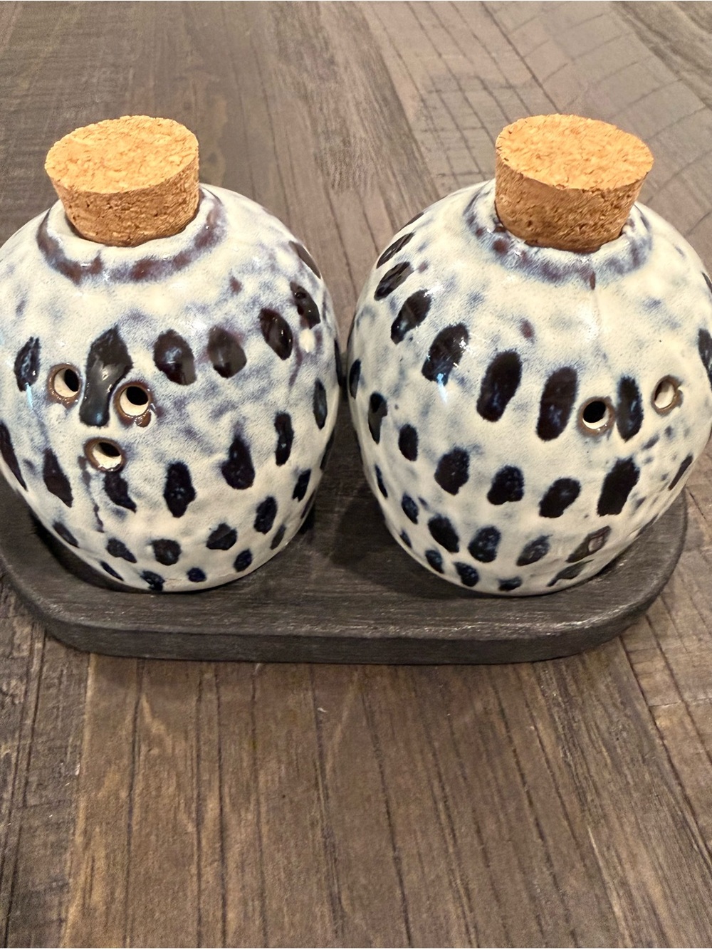 Mud Pie Ceramic Salt and Pepper Shakers  Navy Blue White Design with Tray